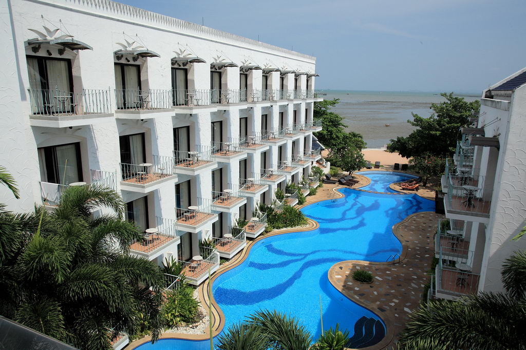 Отель Naklua Beach Resort 3*