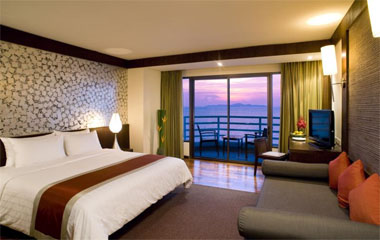 Executive Aiswan Club Suite Room отеля Pullman Pattaya Aisawan 4*