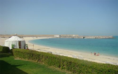Пляж отеля Golden Tulip Al Jazira Hotel & Resort 5*