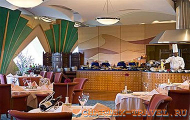 Ресторан отеля Mercure Grand Jebel Hafeet Al Ain Hotel 4*