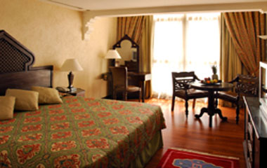 Номер отеля Arabian Courtyard Hotel & Spa 4* Номер отеля Arabian Courtyard Hotel & Spa 4*
