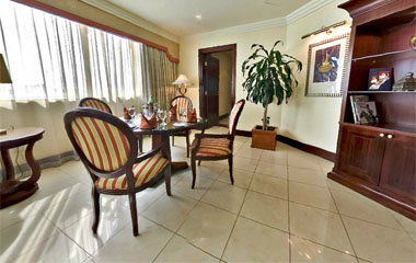 Номер отеля City Seasons Suites Dubai 4* Номер отеля City Seasons Suites Dubai 4*