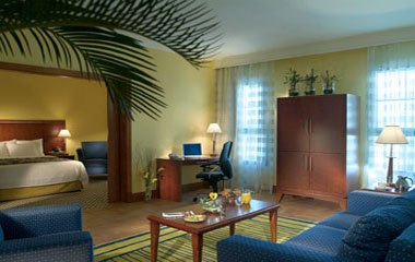 Номер отеля Courtyard By Marriott Dubai Green Community 4*