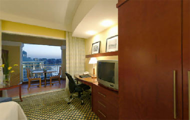 Номер отеля Courtyard By Marriott Dubai Green Community 4*