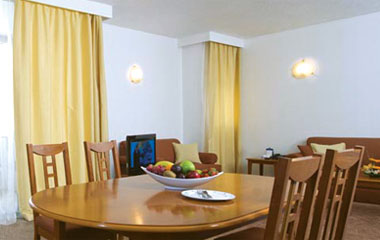 Номер отеля Dubai Trade Centre Hotel Apartments Номер отеля Dubai Trade Centre Hotel Apartments