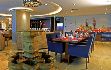 Ресторан отеля Flora Creek Delux Hotel Apartments