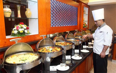 Ресторан отеля Flora Hotel Apartments