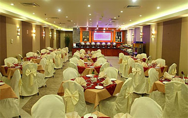 Ресторан отеля Flora Hotel Apartments Ресторан отеля Flora Hotel Apartments