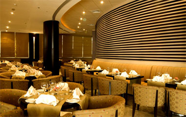Ресторан отеля Grandeur Hotel 3* Ресторан отеля Grandeur Hotel 3*
