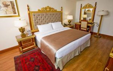 Номер отеля Holiday Inn Bur Dubai - Embassy District 4* Номер отеля Holiday Inn Bur Dubai - Embassy District 4*