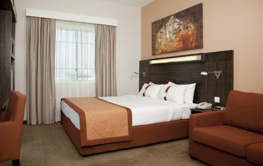 Номер отеля Holiday Inn Express Dubai-Jumeirah 2* Номер отеля Holiday Inn Express Dubai-Jumeirah 2*