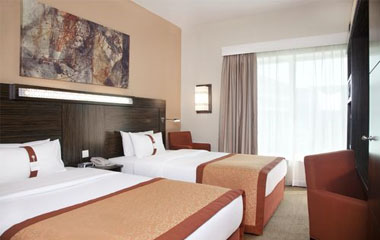 Номер отеля Holiday Inn Express Dubai-Safa Park 2*