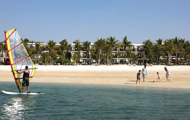 Пляж отеля Jebel Ali Palm Tree Court & Spa 5*