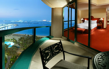 Номер отеля Le Meridien Mina Seyahi Beach Resort and Marina 5*