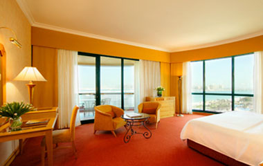 Номер отеля Le Meridien Mina Seyahi Beach Resort and Marina 5*
