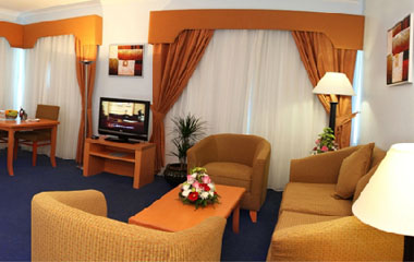 Номер отеля Metropolitan Hotel Deira 4* Номер отеля Metropolitan Hotel Deira 4*