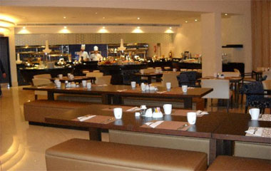 Ресторан отеля Novotel Deira City Centre Hotel 4*