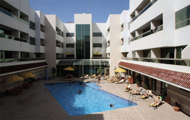 Отель Oasis Court Hotel Apartments 3*