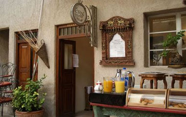 Отель Orient Guest House 4*