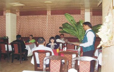 Ресторан отеля Ramee International Hotel 2* Ресторан отеля Ramee International Hotel 2*