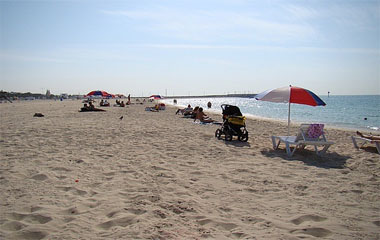 Пляж отеля Ramee Rose Hotel 3*