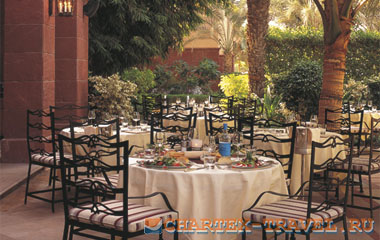 Ресторан отеля The Ritz-Carlton, Dubai 5* Ресторан отеля The Ritz-Carlton, Dubai 5*