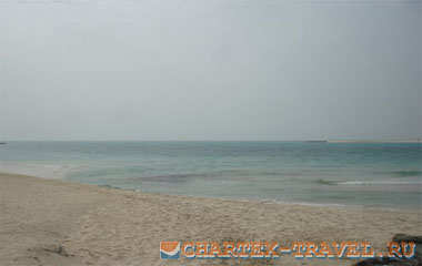 Пляж отеля Villa Rotana Dubai 4*