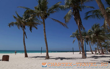 Пляж отеля York International Hotel 3*